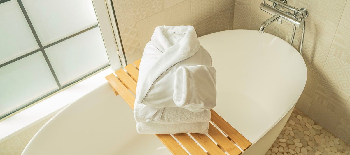 Hotel-Quality Bath Robes: A Buyers Guide - FluffCo | Hotel Comfort